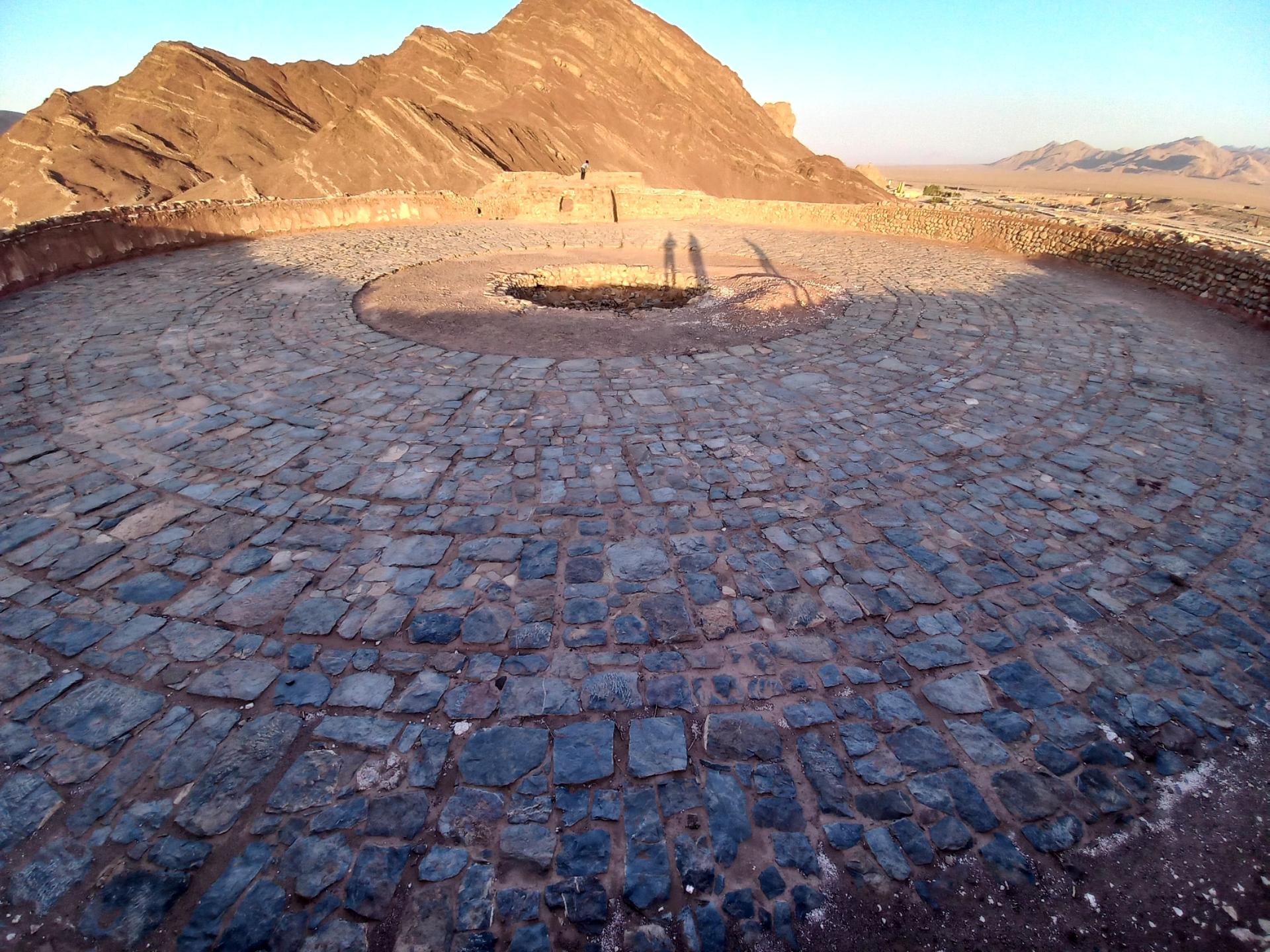 عکس دخمه زرتشتیان