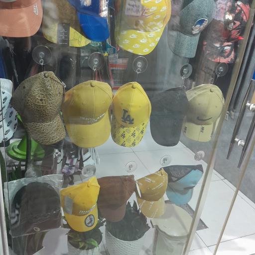 کفاشی و کیف فروشی پابرهنه 