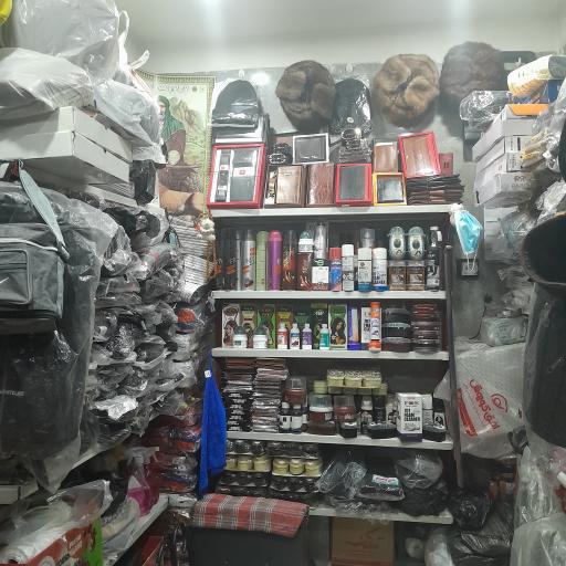 عکس کفاشی و کیف فروشی پابرهنه 