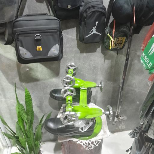 کفاشی و کیف فروشی پابرهنه 