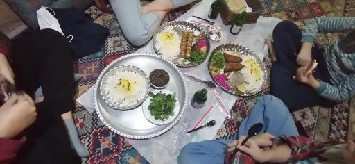 رستوران و سفره خانه گیلار