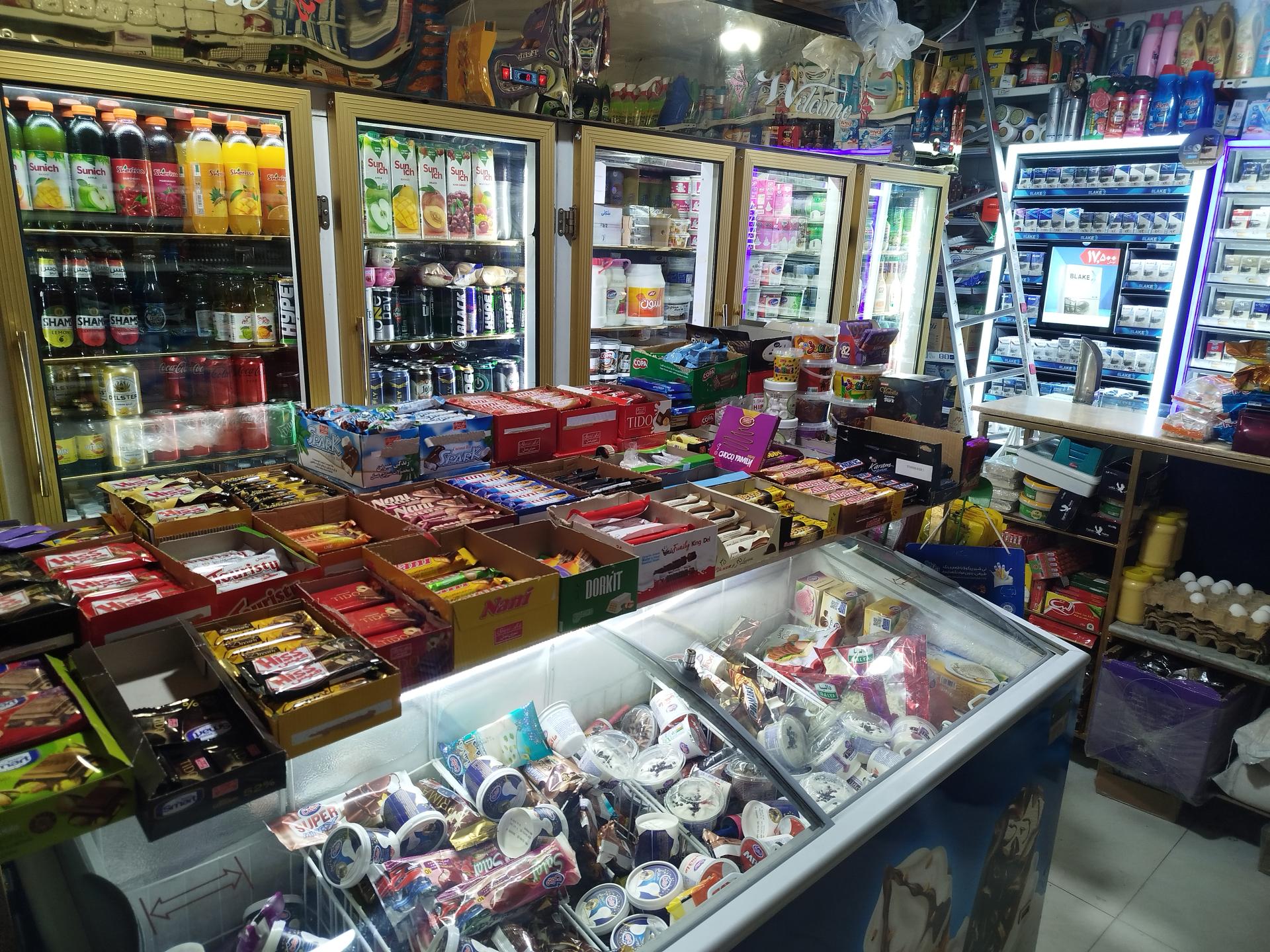 عکس فروشگاه لیقوانی