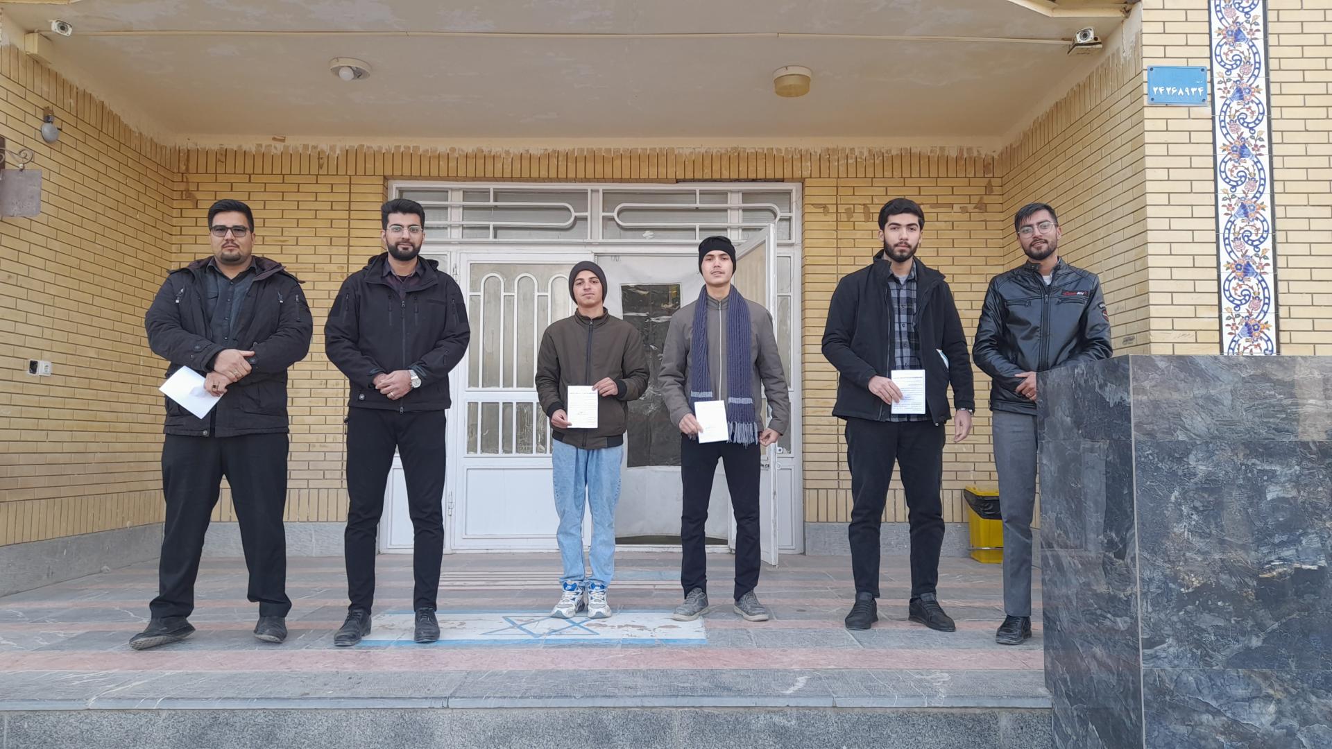 عکس دبیرستان نمونه دولتی صالحان