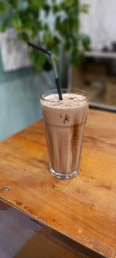 عکس آبمیوه و بستنی زردکوهی