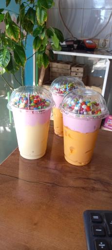 عکس آبمیوه و بستنی زردکوهی