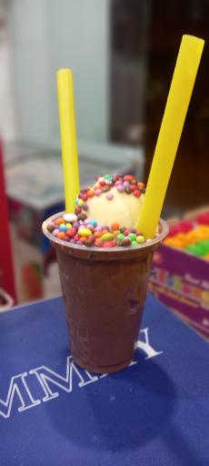 عکس آبمیوه و بستنی زردکوهی