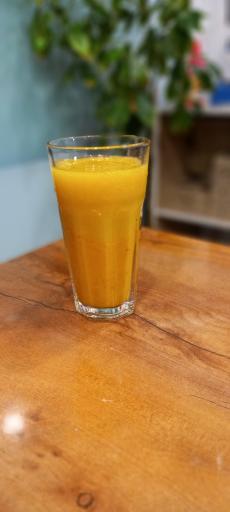 عکس آبمیوه و بستنی زردکوهی