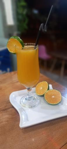 عکس آبمیوه و بستنی زردکوهی