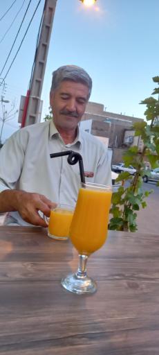 عکس آبمیوه و بستنی زردکوهی