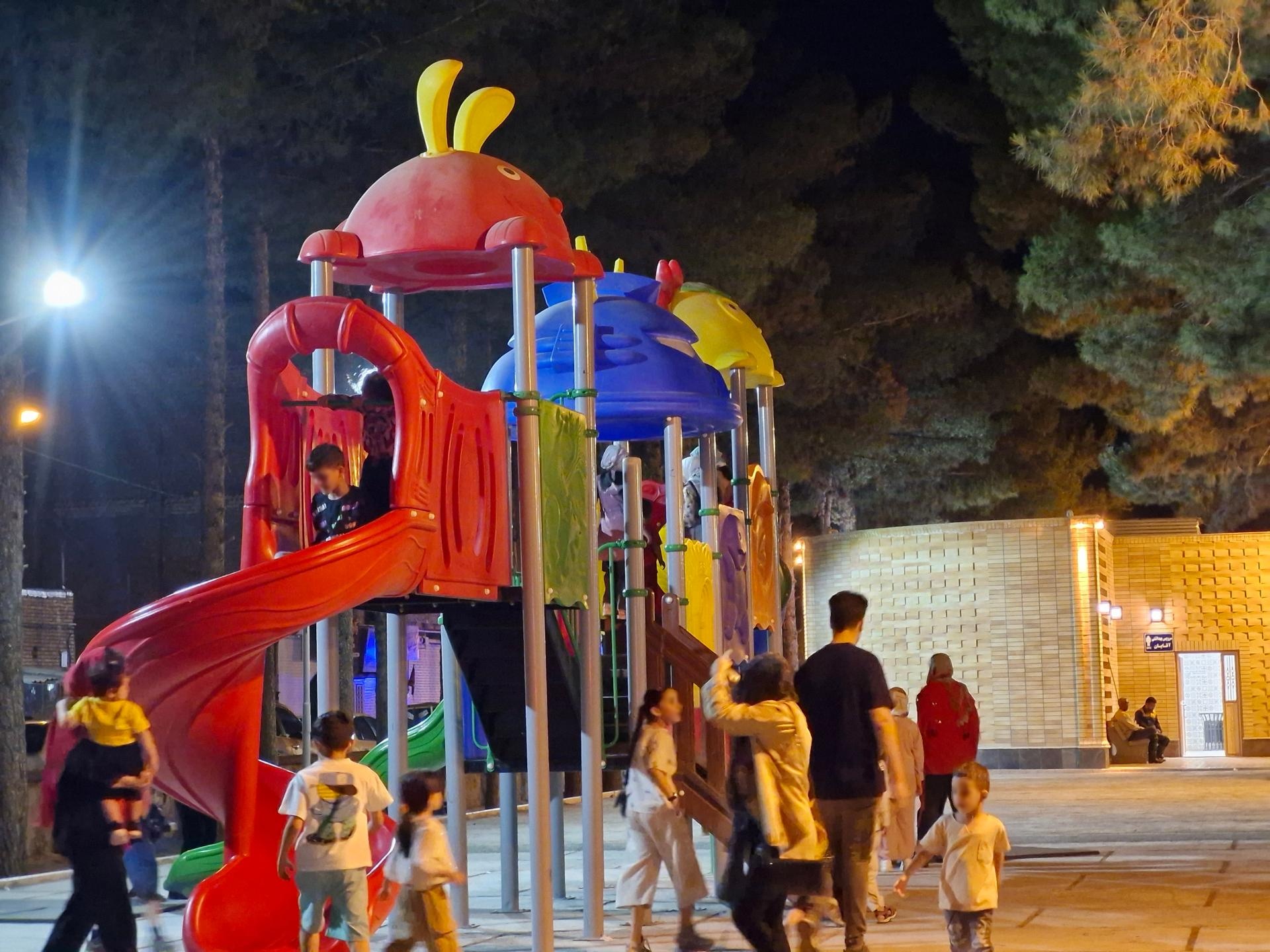 عکس زمین بازی کودکان