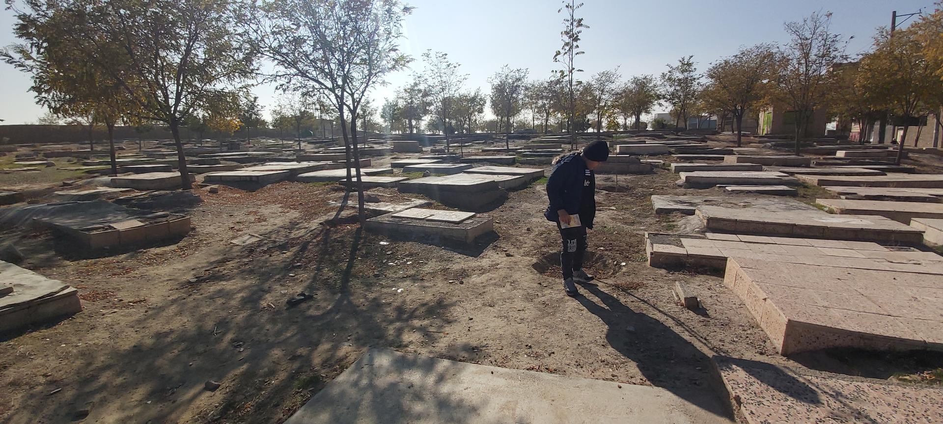 عکس قبرستان کریم آباد مختاری پور