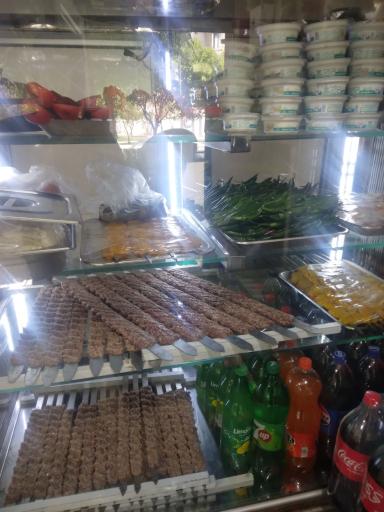 عکس تهیه غذای حسنی 
