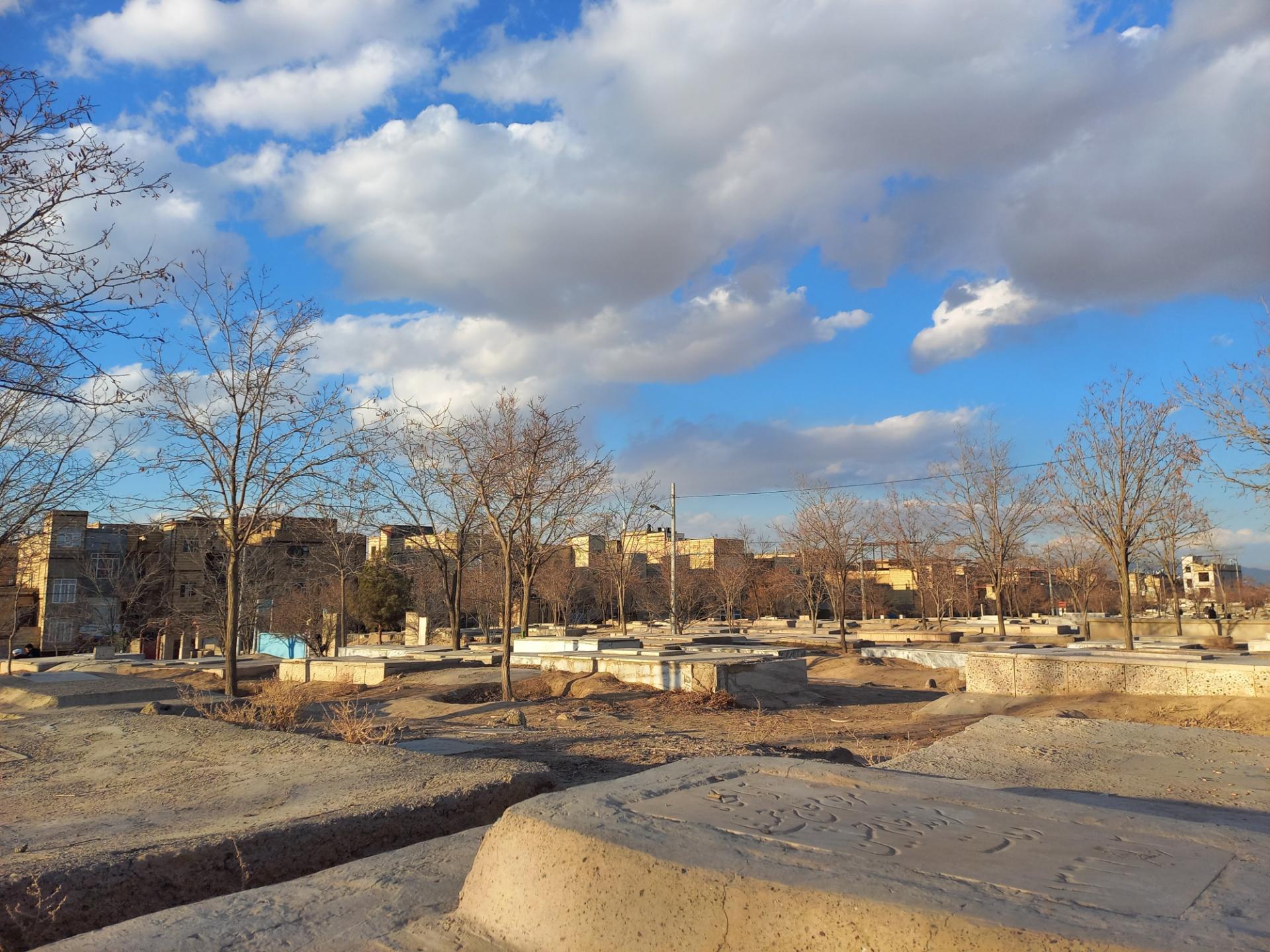 عکس قبرستان کریم آباد مختاری پور