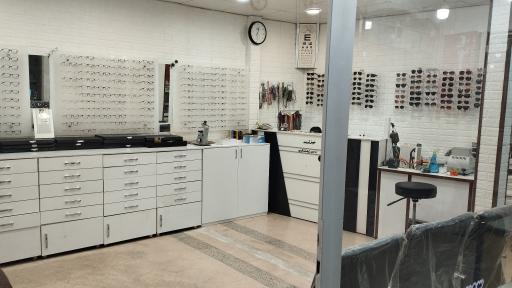 عکس تعمیرات عینک فردوس