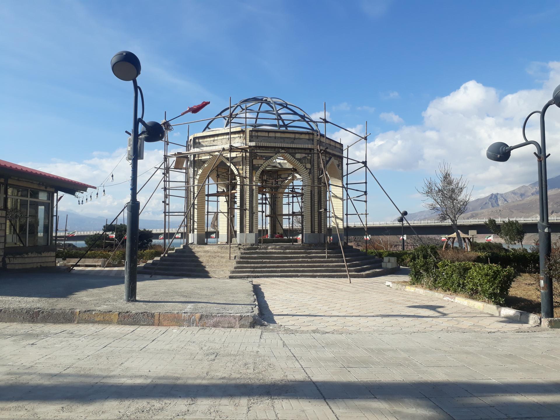 عکس مزار شهید گمنام منجیل