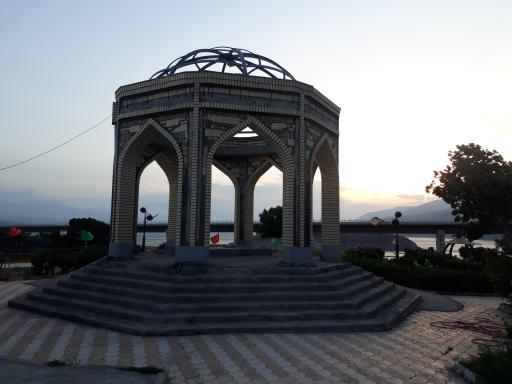 عکس مزار شهید گمنام منجیل