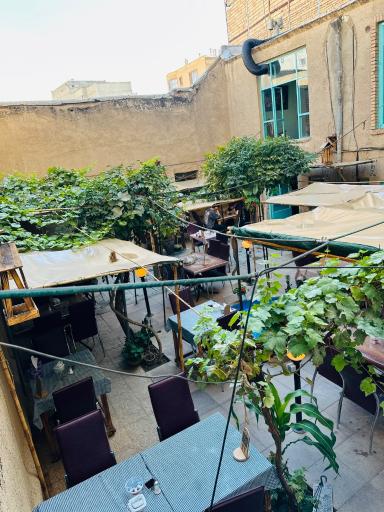 عکس کافه‌ رستوران حیات