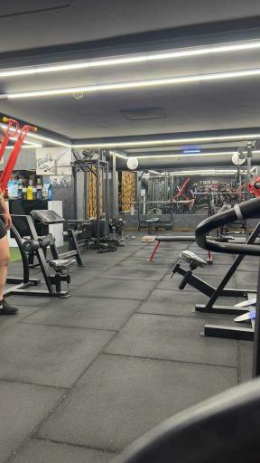 عکس باشگاه بدنسازی آکو