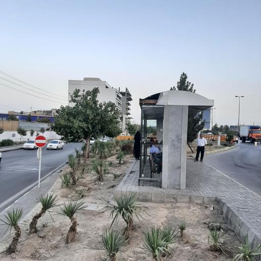 عکس ایستگاه اتوبوس ابتدای امام هادی