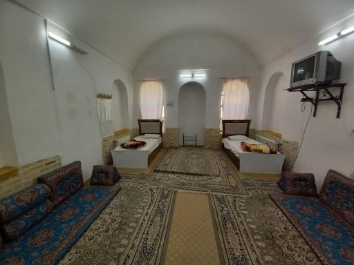 عکس خانه معلم زارچ