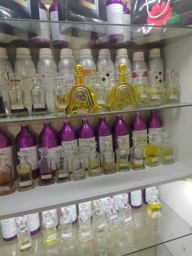 عکس فروشگاه عطر و ادکلن احمدی