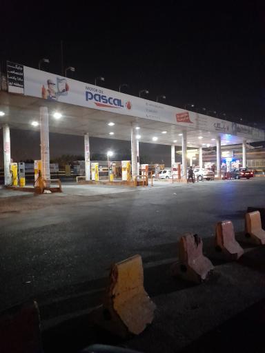 عکس پمپ بنزین 180 آزادگان