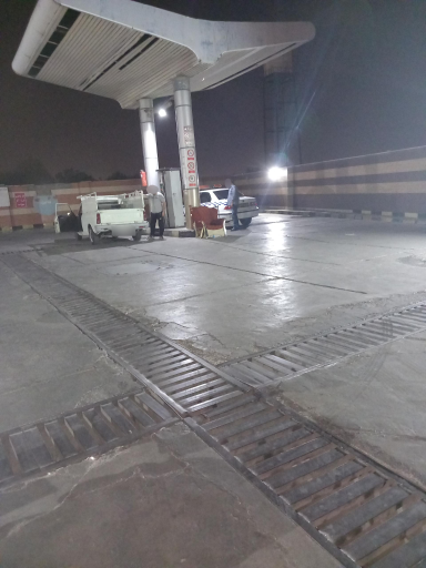 عکس پمپ بنزین 180 آزادگان