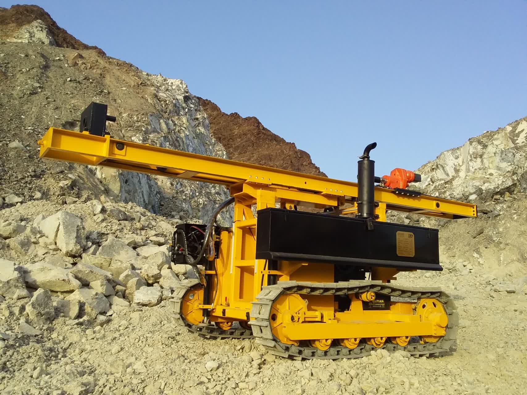 عکس حفار صنعت بینالود