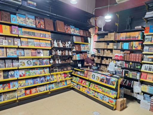 عکس فروشگاه کتاب و شاهنامه 