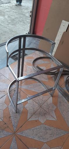 عکس دکوراسیون داخلی و مبلمان فلزی سرخ