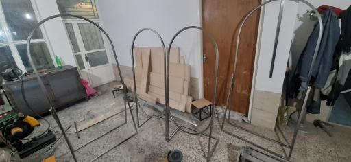 عکس دکوراسیون داخلی و مبلمان فلزی سرخ