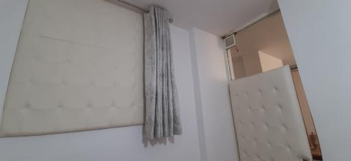 عکس دکوراسیون داخلی و مبلمان فلزی سرخ