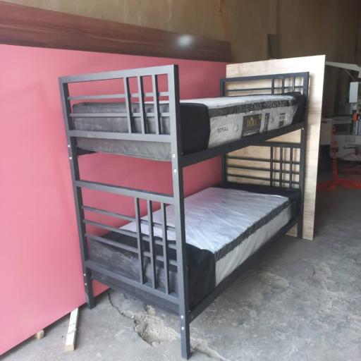 دکوراسیون داخلی و مبلمان فلزی سرخ