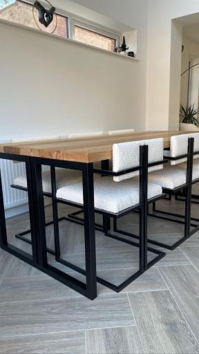 دکوراسیون داخلی و مبلمان فلزی سرخ