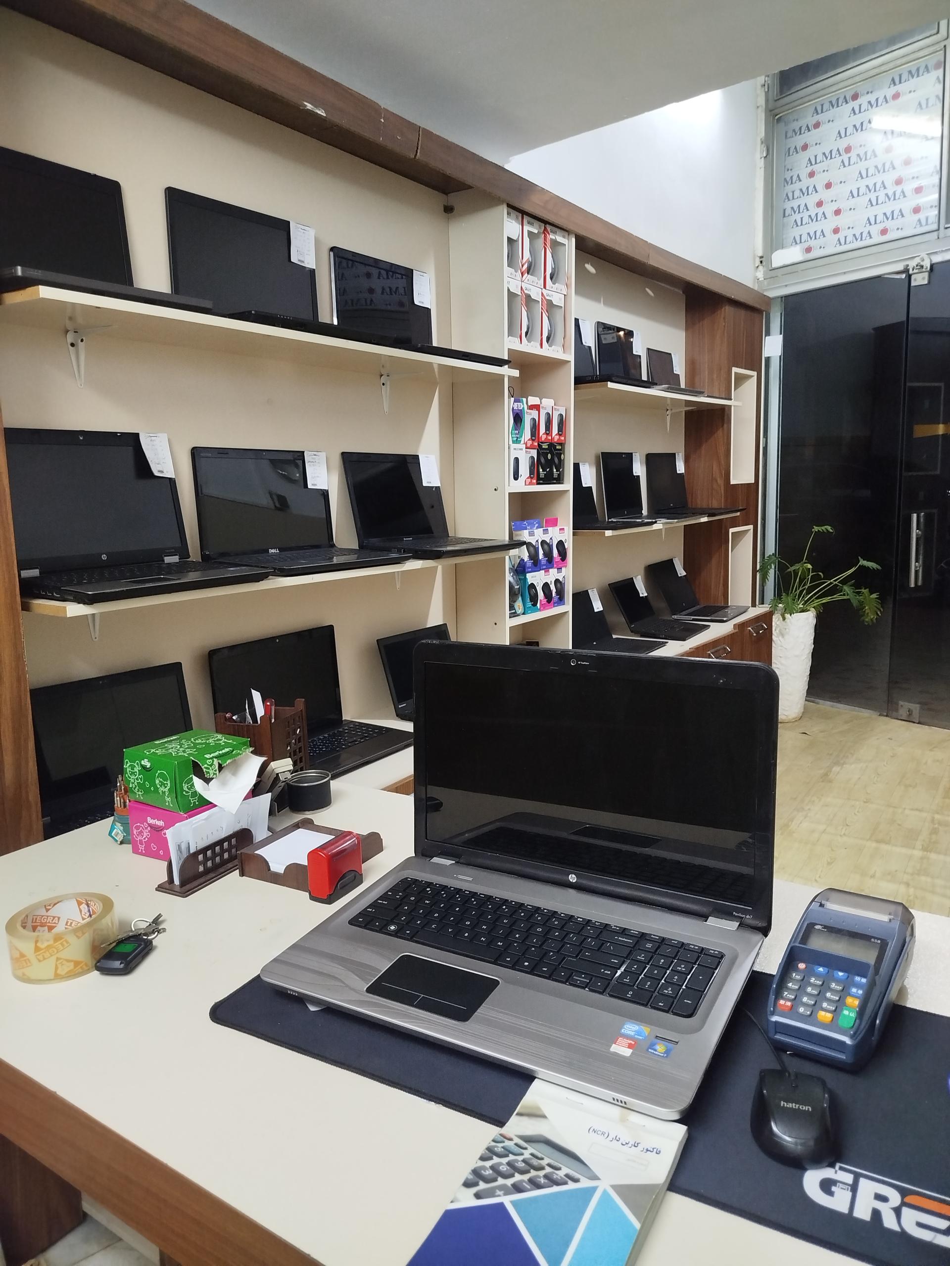 عکس فروشگاه لپ تاپ نیاوران