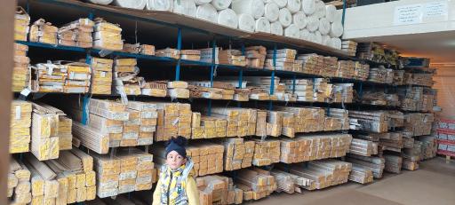 عکس عمده فروشی پارکت و قرنیز هایال