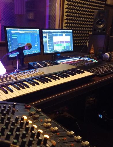 عکس استودیو کهن آوای شرق