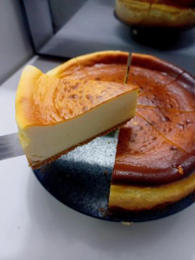 عکس یُمنا پیستری