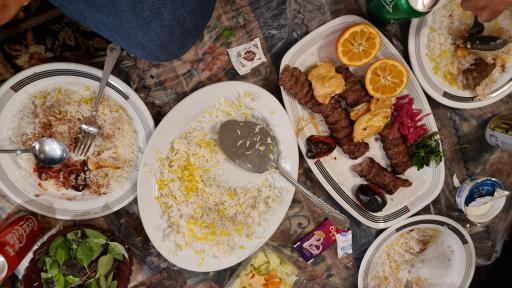 عکس باغ و رستوران سنتی باباطاهر