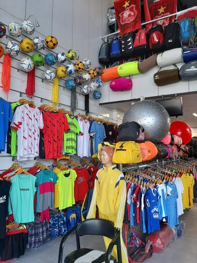 عکس فروشگاه ورزشی تخت جمشید