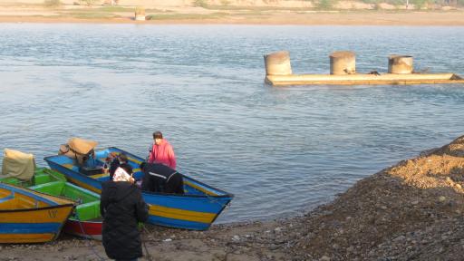 عکس لنگرگاه قایق های موتوری کارون