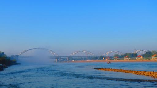 عکس لنگرگاه قایق های موتوری کارون