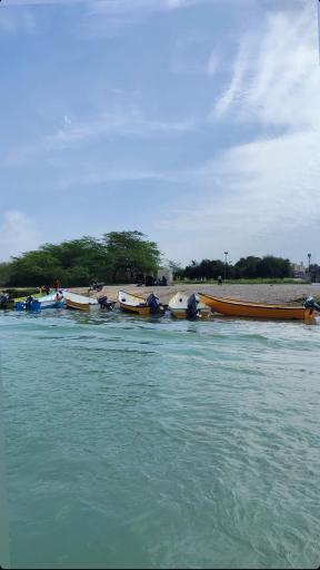 عکس لنگرگاه قایق های موتوری کارون