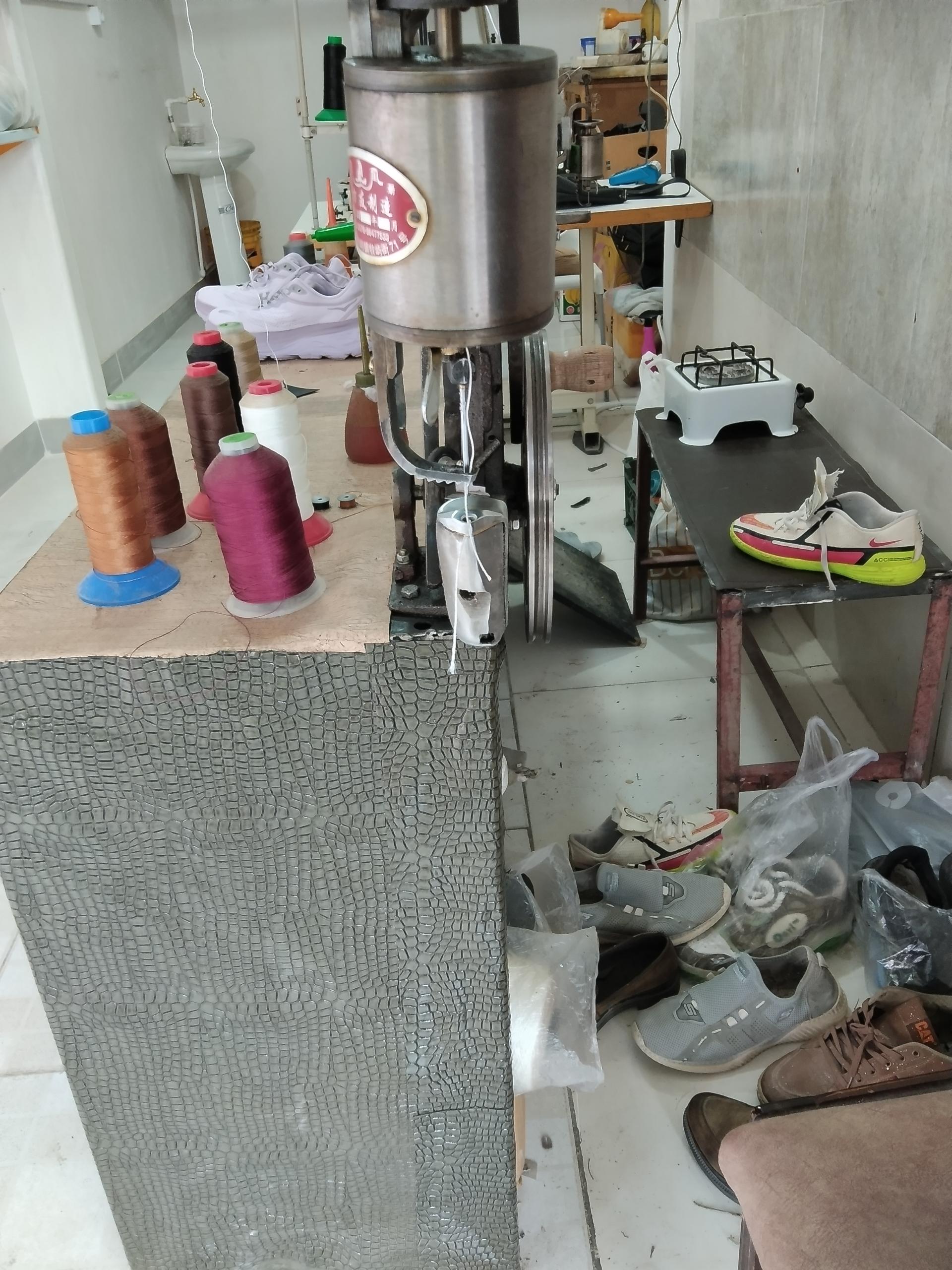 عکس تعمیرات کفش مهدی