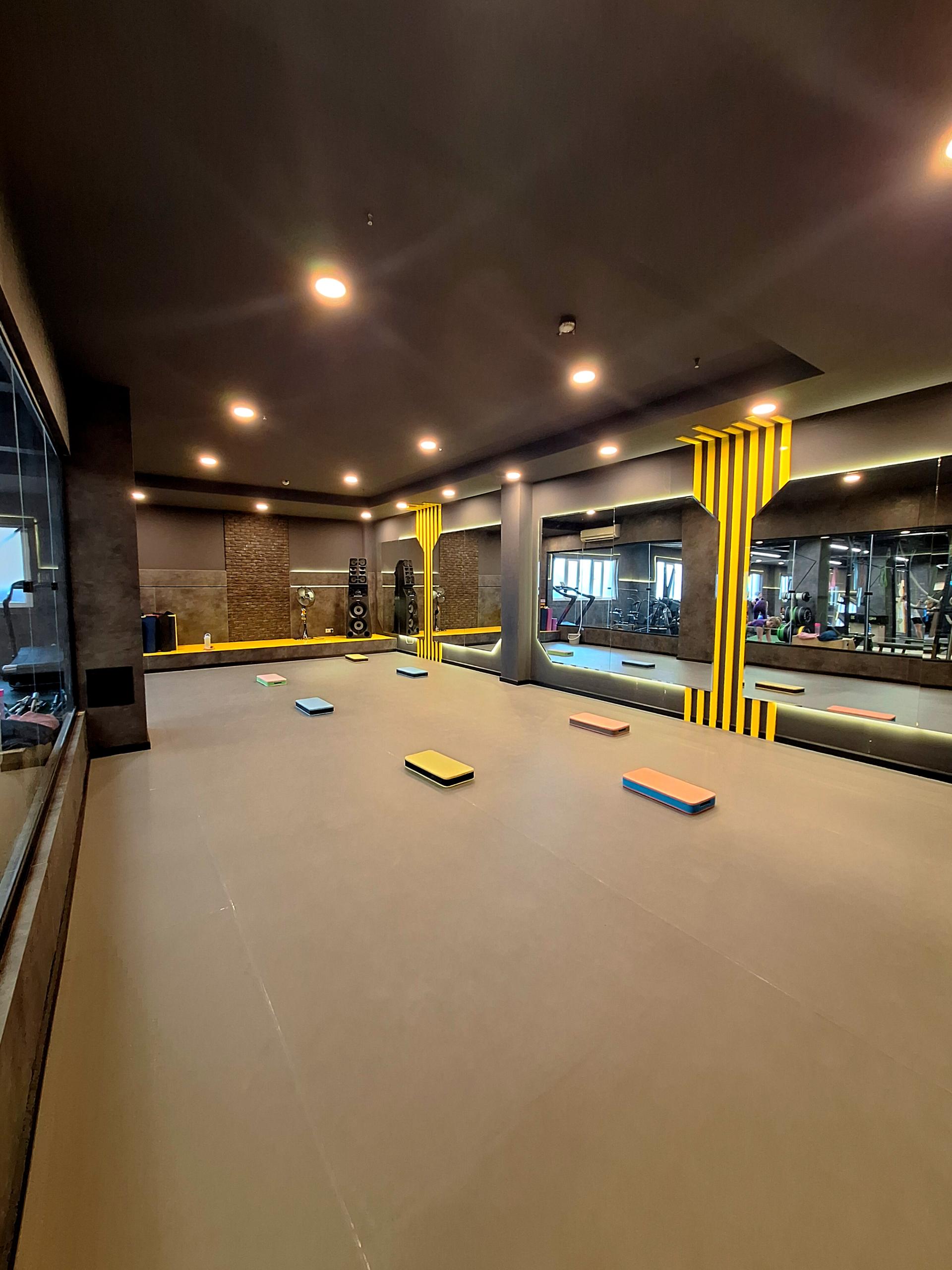 عکس باشگاه ورزشی رویین‌تنان