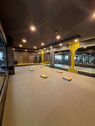 عکس باشگاه ورزشی رویین‌تنان