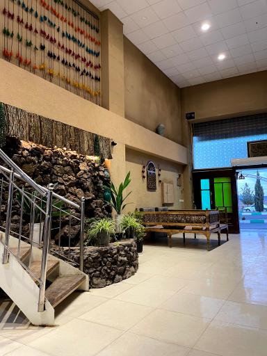 عکس رستوران ارغوان