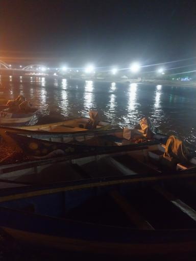 عکس لنگرگاه قایق های موتوری کارون