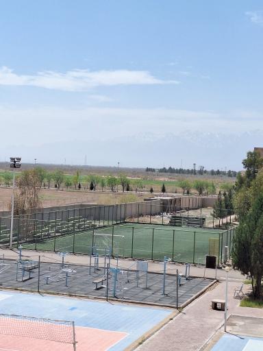 عکس زمین چمن خوابگاه پسران 