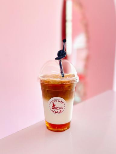 عکس کافه صورتی ناتلی لند